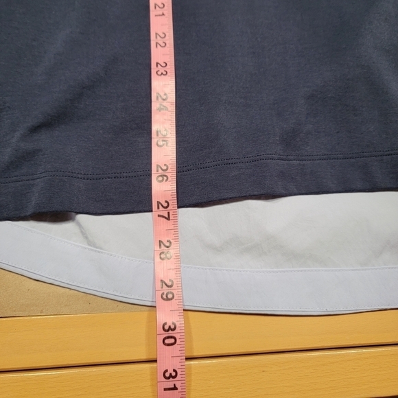 Athleta Size XL Navy Blue & Light Blue Gallery Tee Shirt, Gently Used Condition - Picture 14 of 15